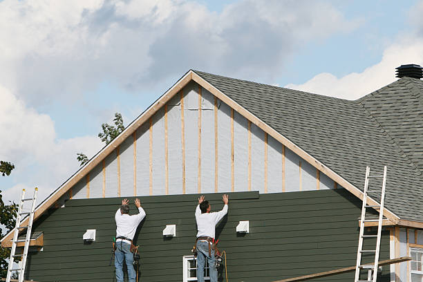 Professional Vinyl Siding technician working in Litchfield, OH